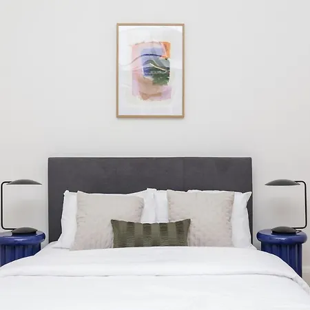 Chic 1 Bedroom Apartment In Bloomsbury, Sleeps 4